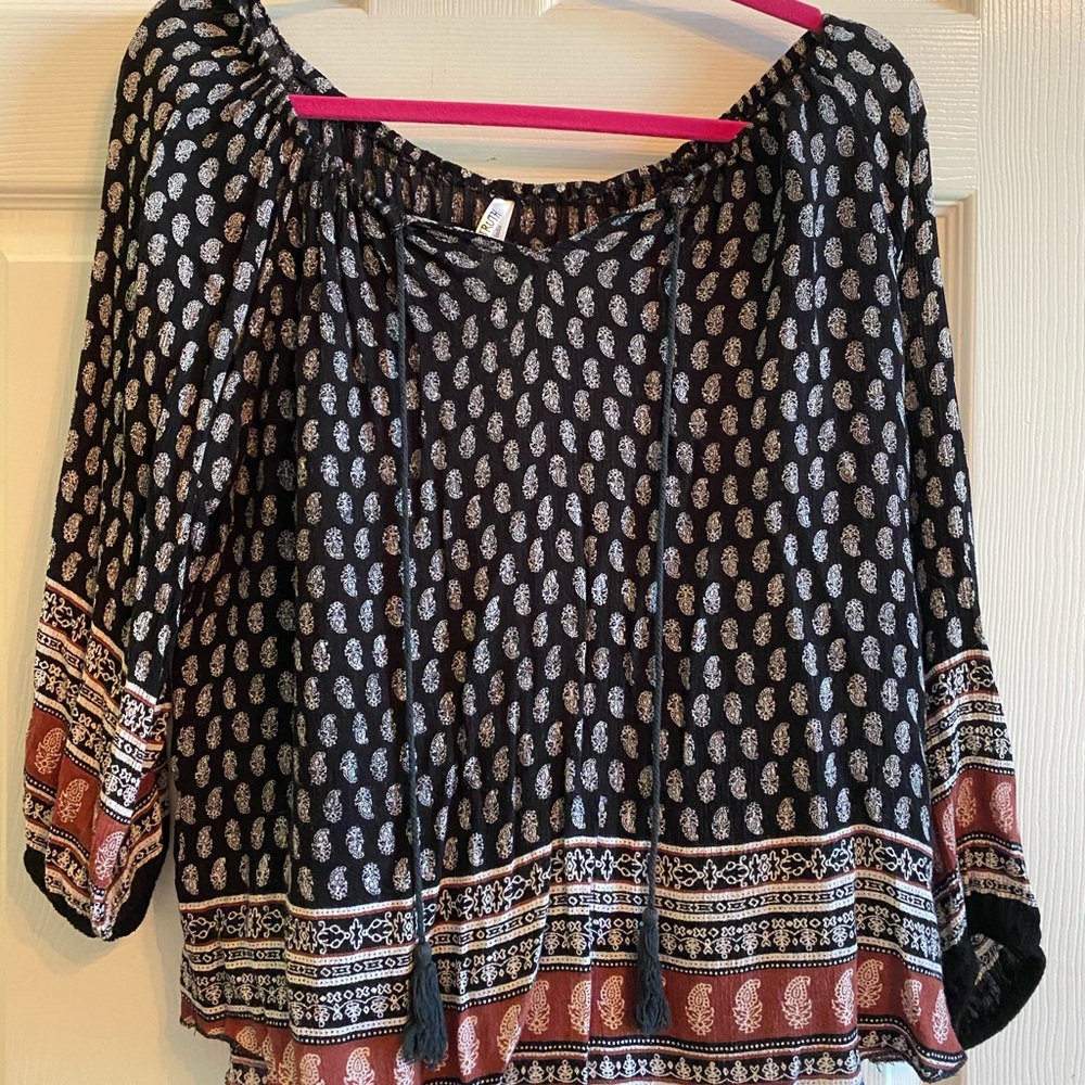 Off-the-shoulder top